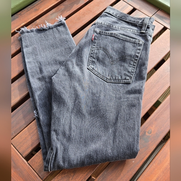 Levis Jeans - Picture 1 of 5